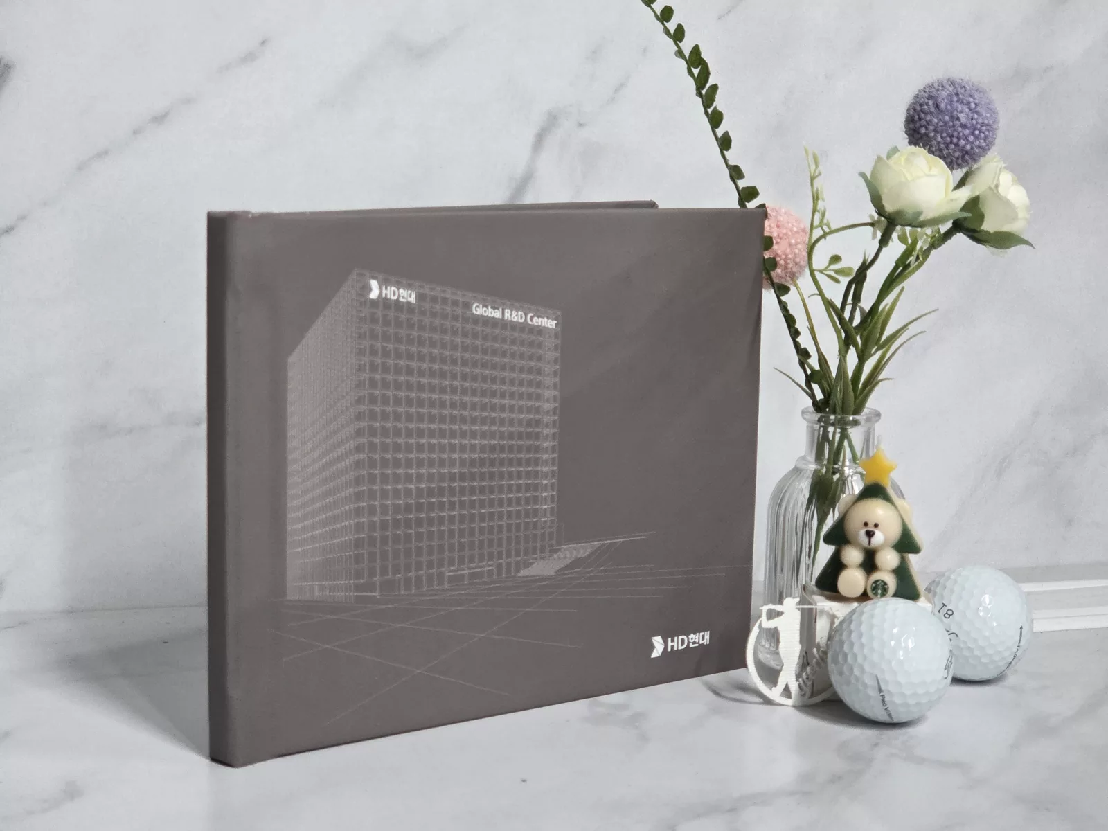 7×5인치, 10×8인치, A4 규격과 1P부터 6P 구성, 다양한 표지 색상과 기업 로고 맞춤 제작 가능