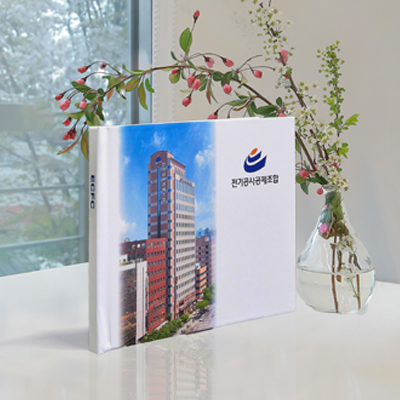 저희 태시스템 에서는 굿즈의 골프앨범 제품인 사진형(7X5 가로)를 출시하여 [전국] 골프앨범 대회 및 VIP 초청행사 전용 앨범 제작, 5x7 규격 사진 인화 및 현장감 넘치는 맞춤형 행사앨범 설계 전문 관공서 방문기념앨범, 기업 방문앨범