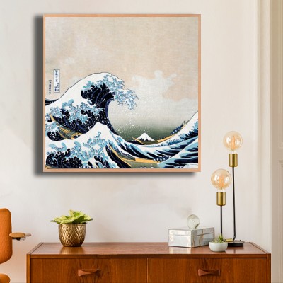 가쓰시카 호쿠사이 파도 그림 액자 원목 수납장 위에 배치한 명화액자 공간 연출 이미지