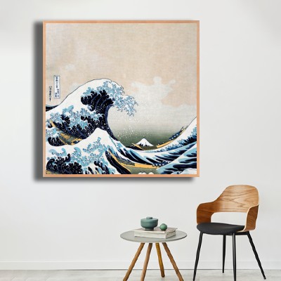 가쓰시카 호쿠사이 파도 그림 액자 의자와 함께 연출한 실내 명화액자 배치 이미지