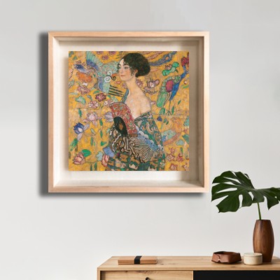 구스타프 클림트 여인 초상 그림 미니멀한 선반 공간에 배치한 명화액자 연출 이미지