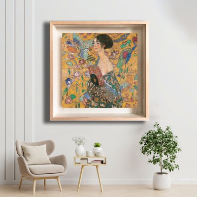 구스타프 클림트 여인 초상 그림 화이트톤 거실 공간에 어울리는 명화액자 배치 이미지