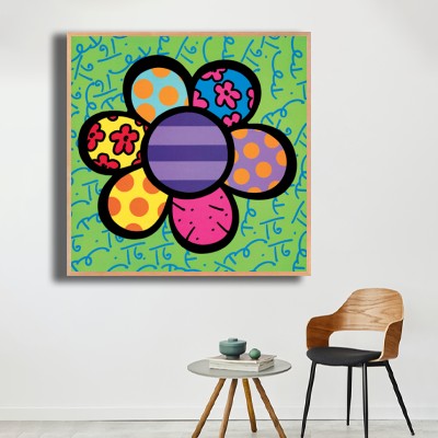 로메로 브리토 01Flower Power 의자와 함께 연출한 실내 명화액자 배치 이미지