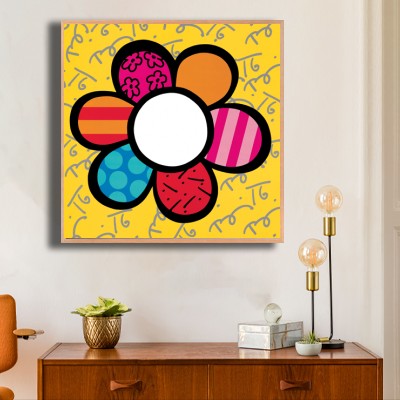 로메로 브리토 02Flower Power 원목 수납장 위에 배치한 명화액자 공간 연출 이미지