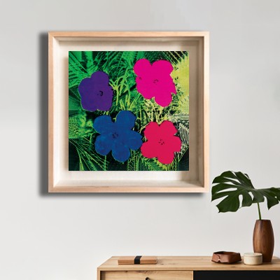 앤디 워홀 Flowers(Purple, Blue, Pink, Red) 미니멀한 선반 공간에 배치한 명화액자 연출 이미지