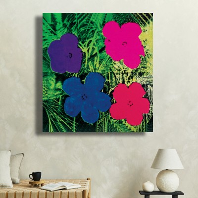 앤디 워홀 Flowers(Purple, Blue, Pink, Red) 소파가 있는 거실 공간에 어울리는 명화액자 이미지