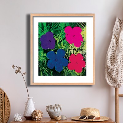 앤디 워홀 Flowers(Purple, Blue, Pink, Red) 내추럴한 소품과 함께 꾸민 명화액자 인테리어 이미지