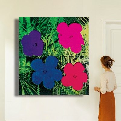 앤디 워홀 Flowers(Purple, Blue, Pink, Red) 인물과 공간감을 함께 보여주는 명화액자 연출 이미지