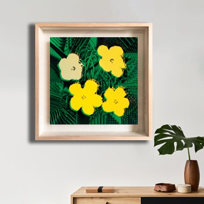 앤디 워홀 Flowers(Yellow) 미니멀한 선반 공간에 배치한 명화액자 연출 이미지