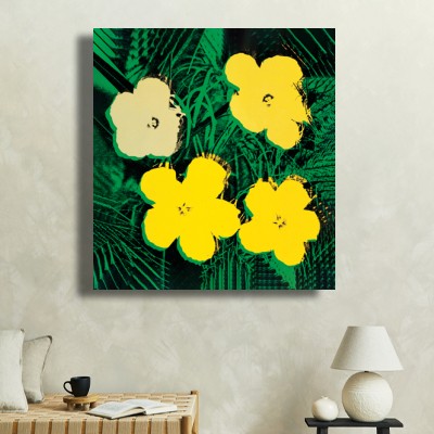 앤디 워홀 Flowers(Yellow) 소파가 있는 거실 공간에 어울리는 명화액자 이미지