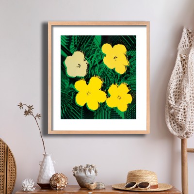 앤디 워홀 Flowers(Yellow) 내추럴한 소품과 함께 꾸민 명화액자 인테리어 이미지