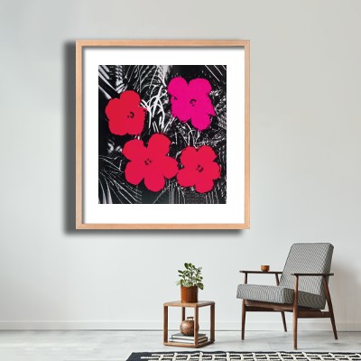 앤디 워홀  Flowers(Red and Pink) 테이블 소품과 조화되는 명화액자 공간 연출 이미지
