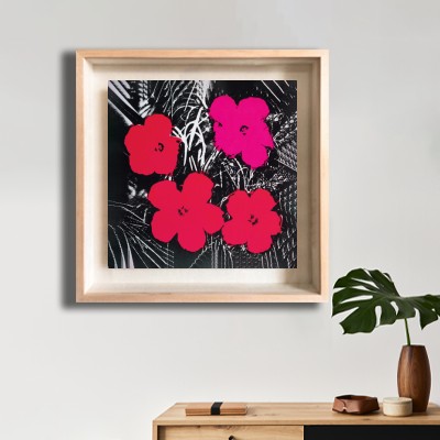 앤디 워홀  Flowers(Red and Pink) 미니멀한 선반 공간에 배치한 명화액자 연출 이미지