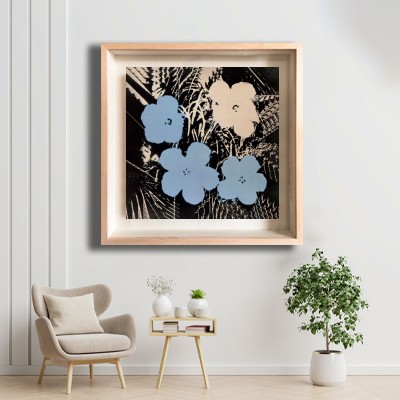 앤디 워홀 Flowers(Blue and Ivory) 화이트톤 거실 공간에 어울리는 명화액자 배치 이미지