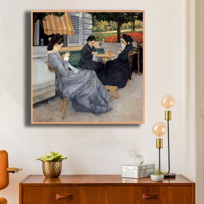 구스타브 칼리보트 정원 속 여인 그림 원목 수납장 위에 배치한 명화액자 공간 연출 이미지