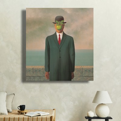 르네 마그리트 인자 (The Son of Man) 소파가 있는 거실 공간에 어울리는 명화액자 이미지