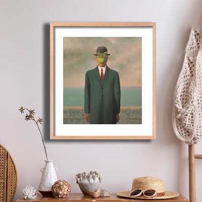 르네 마그리트 인자 (The Son of Man) 내추럴한 소품과 함께 꾸민 명화액자 인테리어 이미지