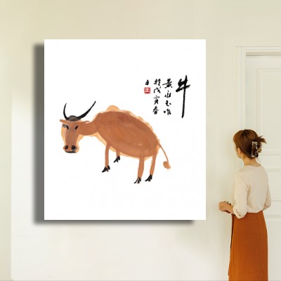 소띠 인물과 공간감을 함께 보여주는 인테리어액자 연출 이미지