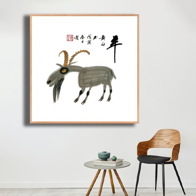 양띠 의자와 함께 연출한 실내 인테리어액자 배치 이미지